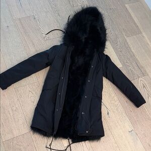 Elegant Black Fur-Trimmed Puffer Jacket